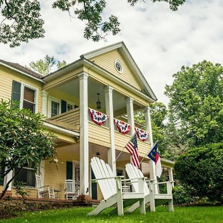 The Yellow House On Plott Creek Уейнсвил Екстериор снимка