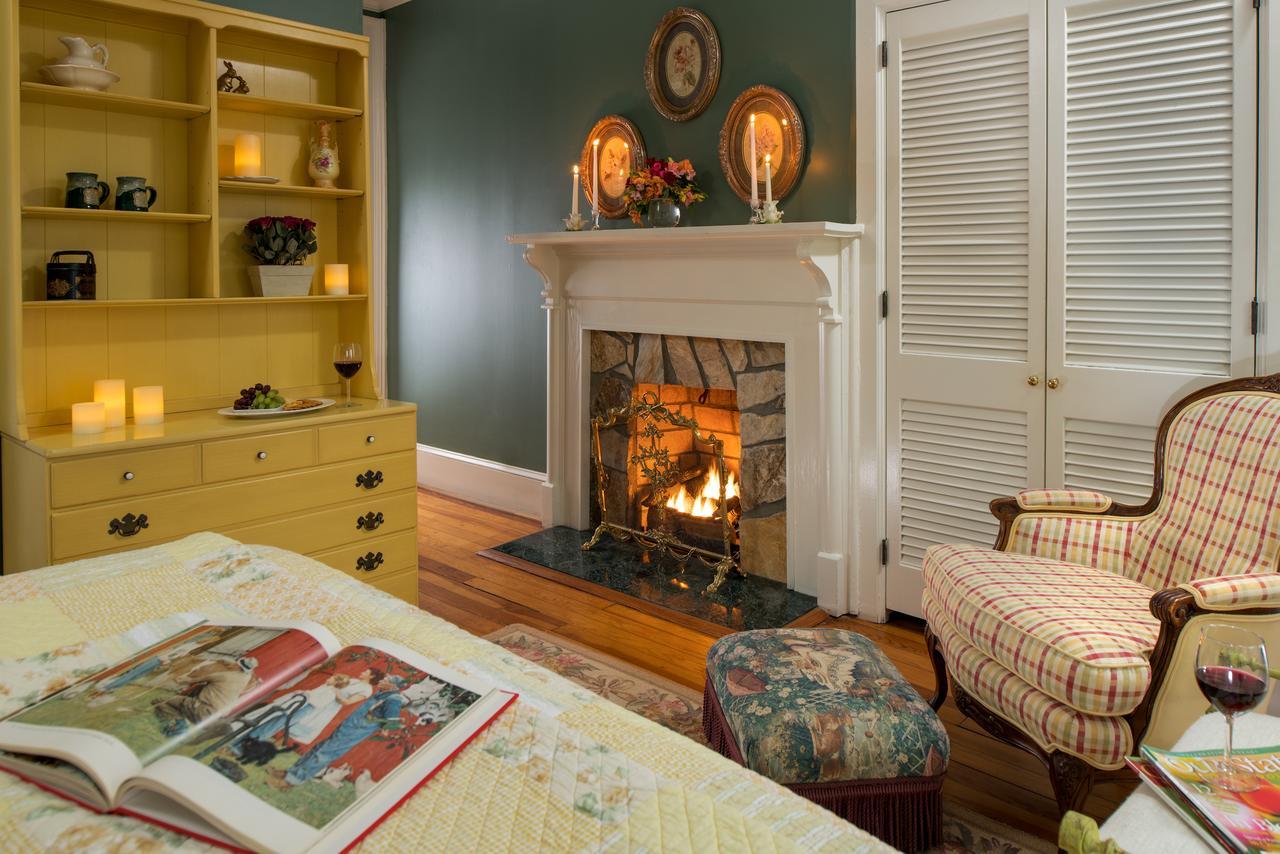 The Yellow House On Plott Creek Уейнсвил Екстериор снимка