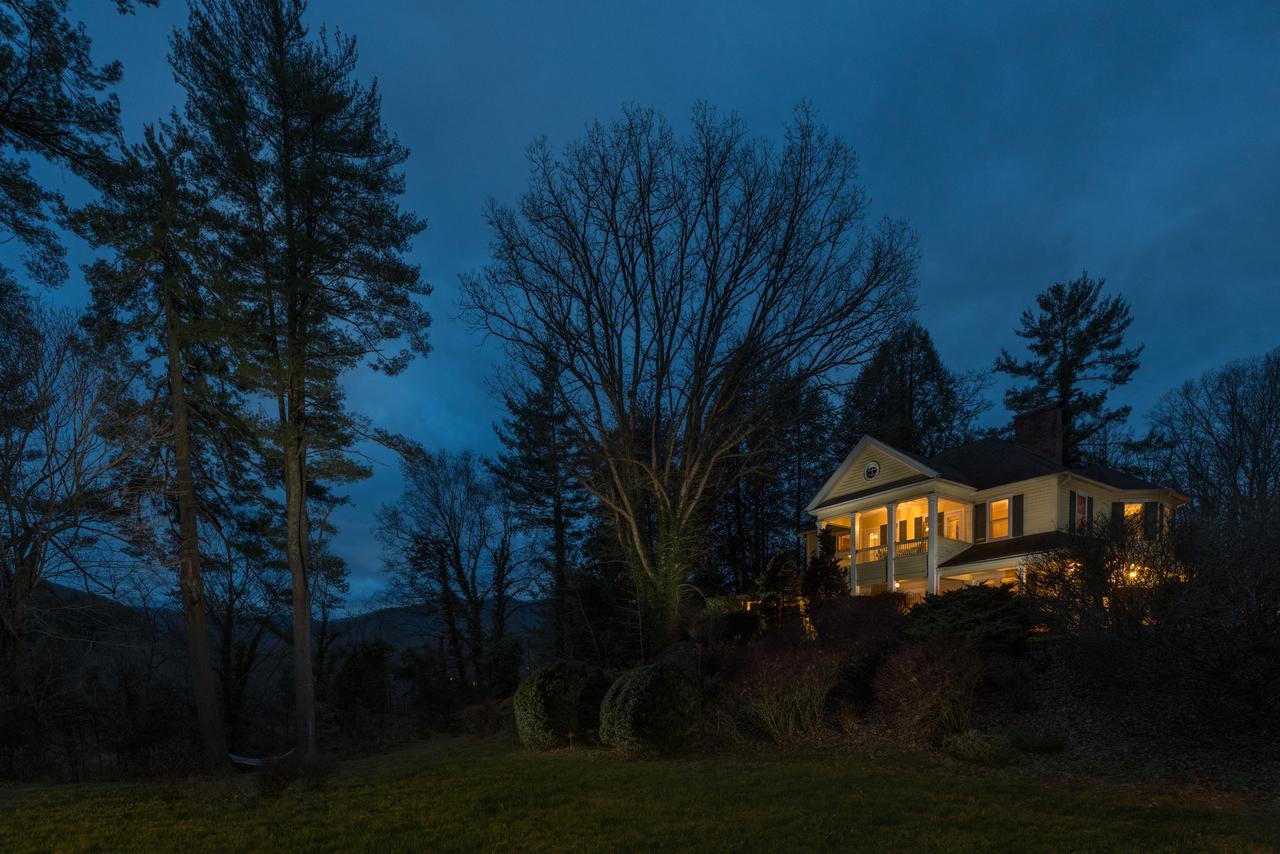 The Yellow House On Plott Creek Уейнсвил Екстериор снимка