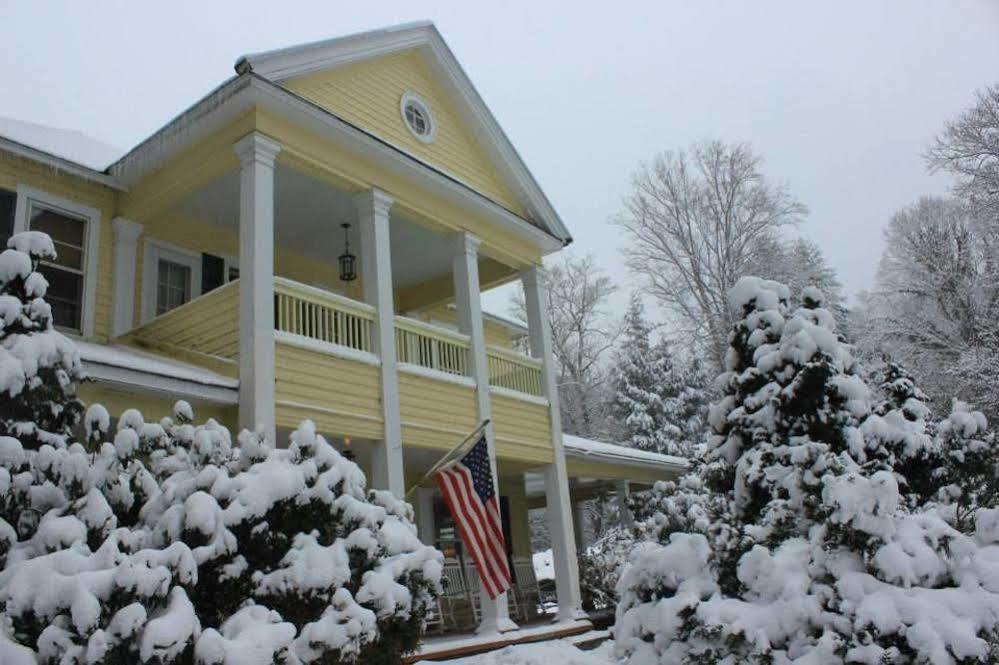 The Yellow House On Plott Creek Уейнсвил Екстериор снимка