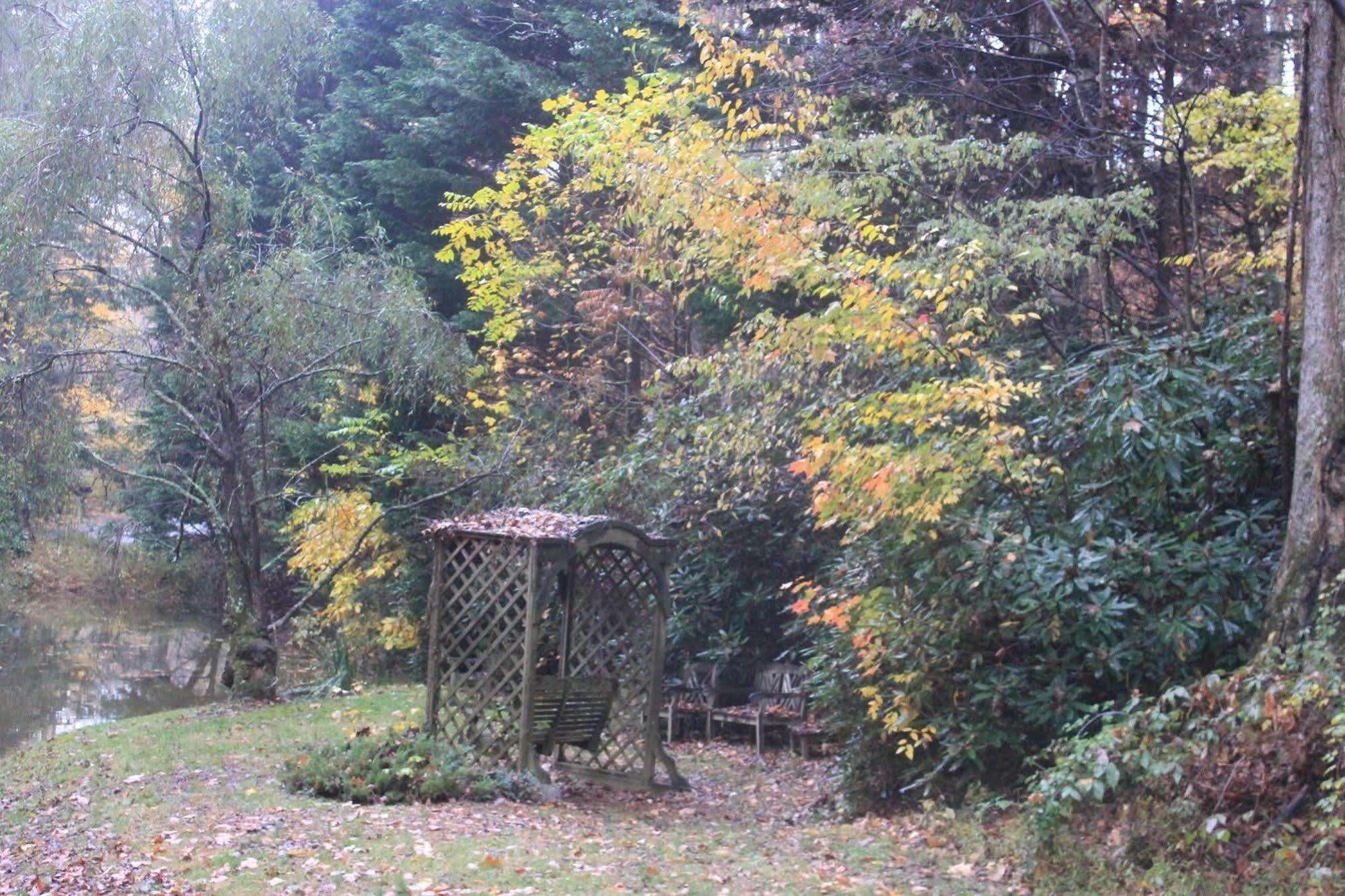 The Yellow House On Plott Creek Уейнсвил Екстериор снимка